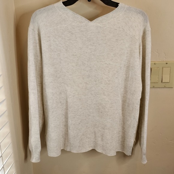 Soma Weekend V-neck pull over sweater- oatmeal color- size XS - Picture 2 of 4